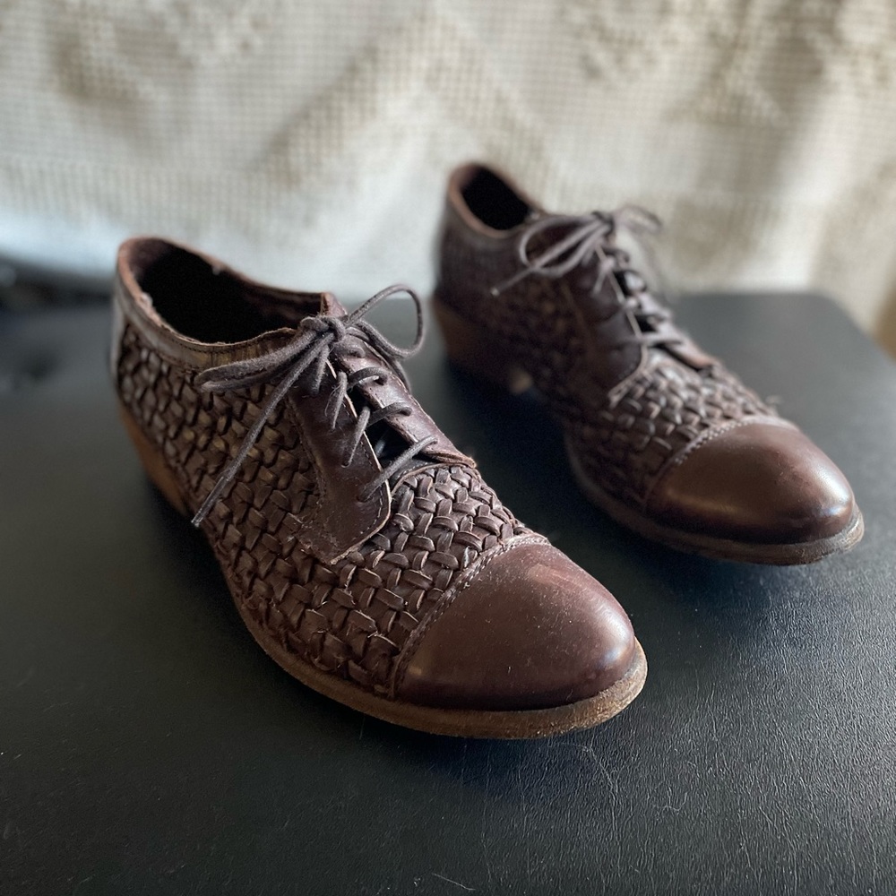 Frye Woven Leather Oxford Heels Size 10